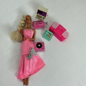 Barbie vintage  in Pink Gown with Silver Bow and Accessories